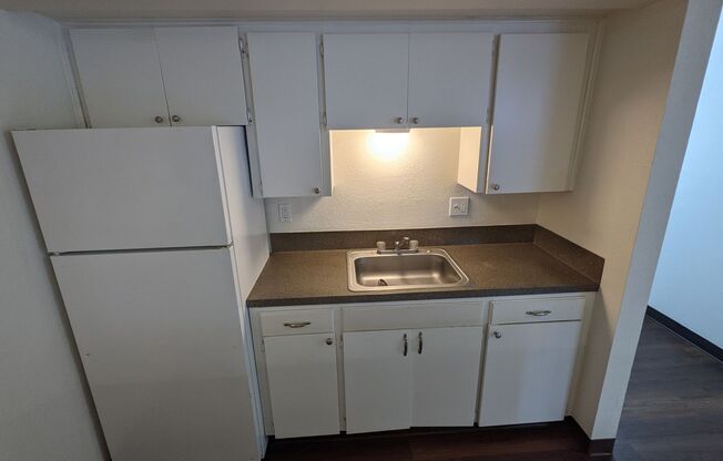 1 bed, 1 bath, 700 sqft, $1,375, Unit #13