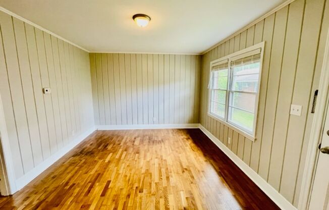 1 bed, 1 bath, $900, Unit McIver St  215-B