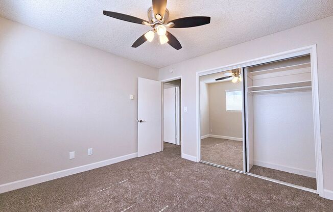 2 beds, 1 bath, 800 sqft, $1,995, Unit 33-13