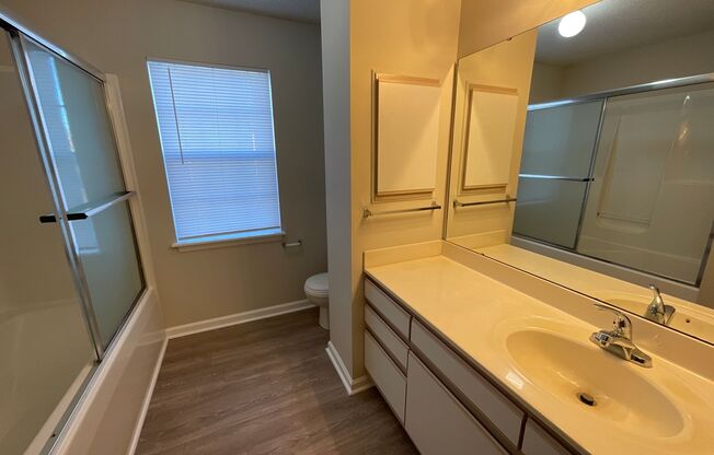 1 bed, 1 bath, 871 sqft, $1,150, Unit 2702-5 Remodel