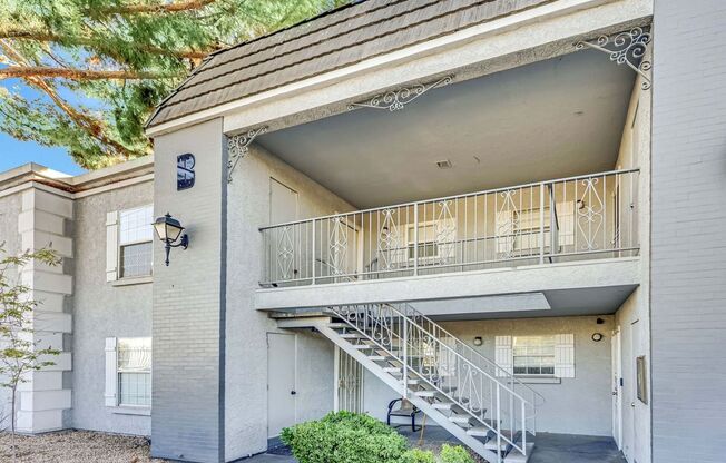 Very Nice 2bd/2ba Condo!! Gated Friendly Community w/ Pool!!