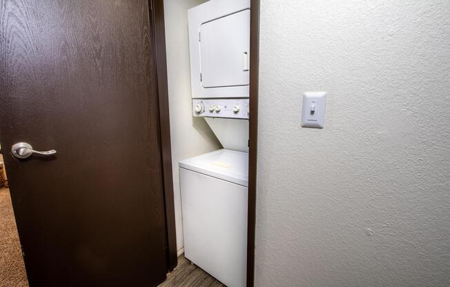 1 bed, 1 bath, 702 sqft, $819