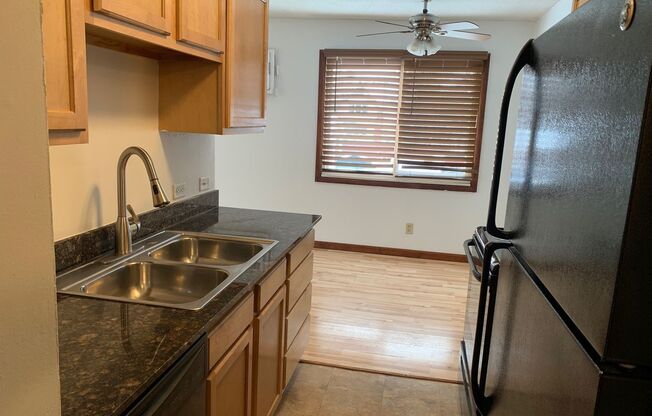 1 bed, 1 bath, $1,100, Unit Unit 303