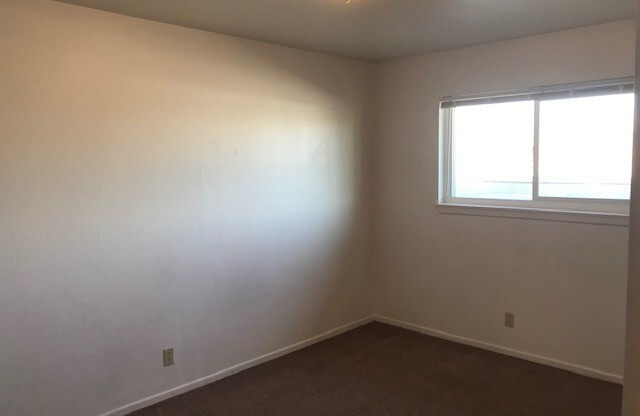 2 beds, 1 bath, 730 sqft, $925, Unit 7