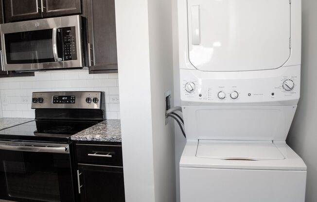 1 bed, 1 bath, 562 sqft, $910, Unit 907-401