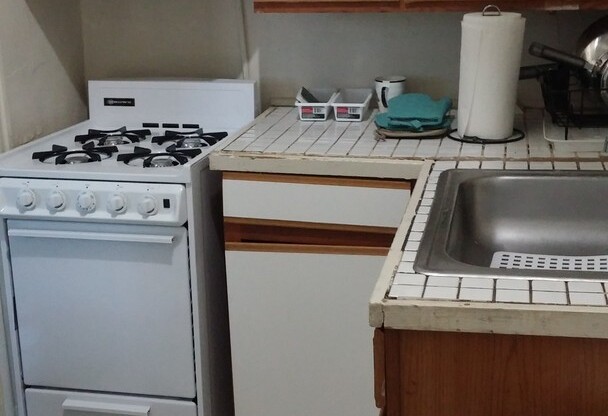 1 bed, 1 bath, $1,150, Unit Apt. 12