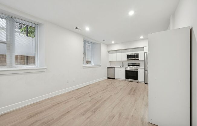Studio, 1 bath, 435 sqft, $1,290, Unit B103