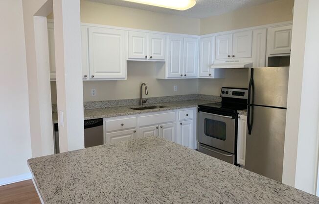 2nd story, 2/1, updated unit on the Winter Park/Maitland border!!