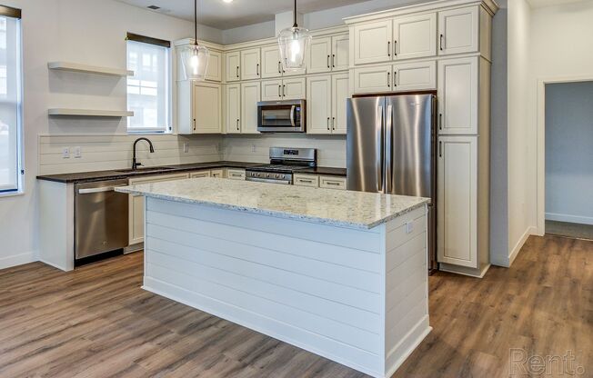 1 bed, 2 baths, 1,216 sqft, $2,395, Unit 386 Magnolia Lane