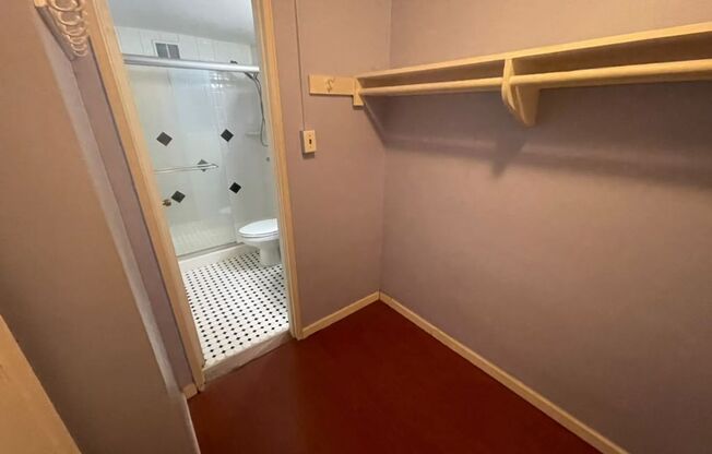 Studio, 1 bath, 420 sqft, $1,300, Unit 606