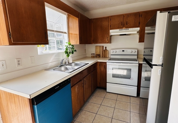 111 E 1 ST