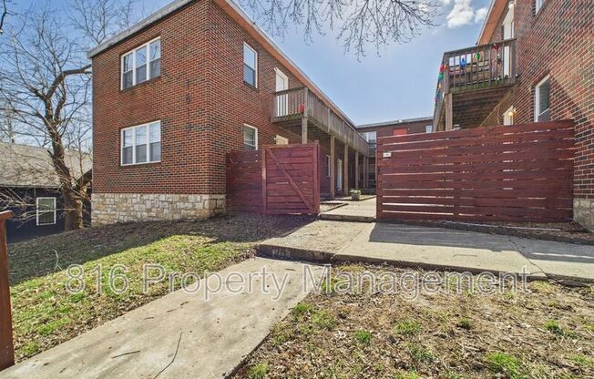 1613 EVERETT AVE