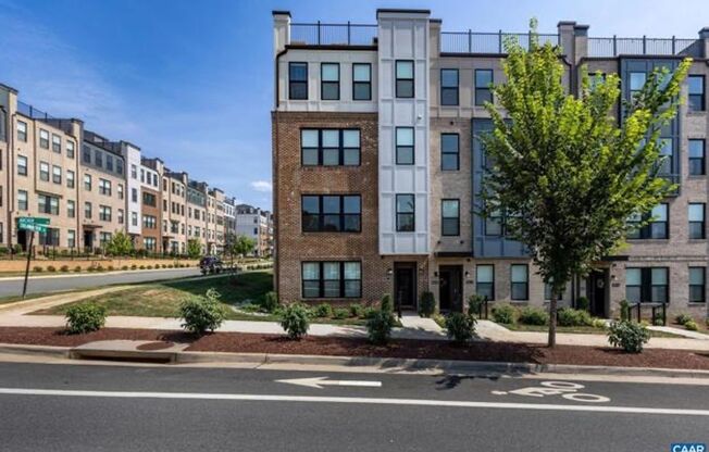 Light filled 3 BR, 2.5 Ba end unit in Brookhill Commons