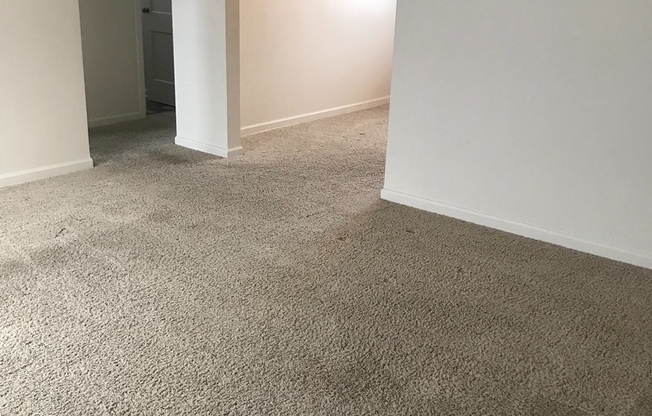 2 beds, 1 bath, 740 sqft, $735, Unit 1300-1702