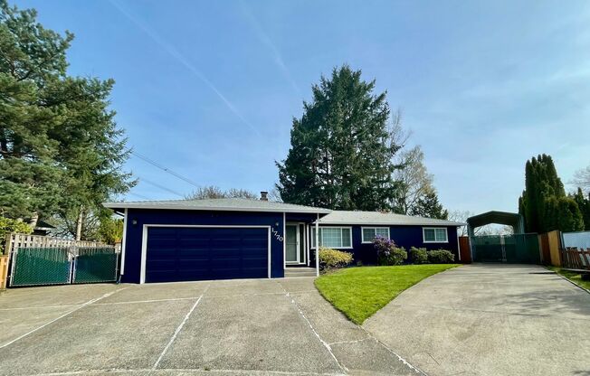 3Bd/2Ba Beaverton House with RV Parking and New Flooring!!! Washer/Dryer Included!!