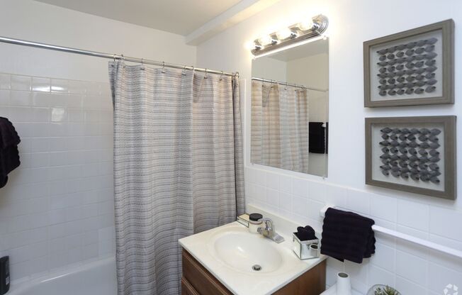1 bed, 1 bath, 701 sqft, $1,239, Unit 2-301