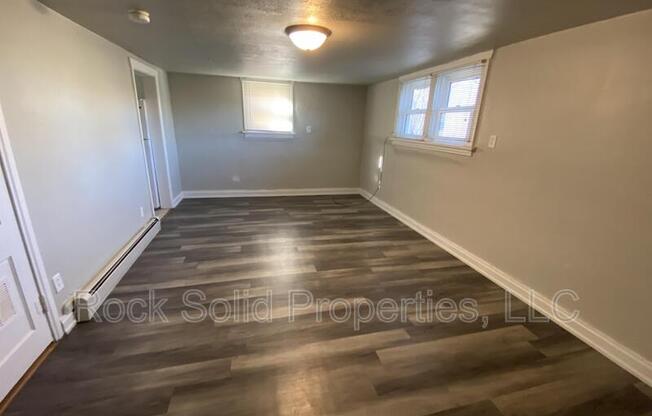 1319 E 20 ST