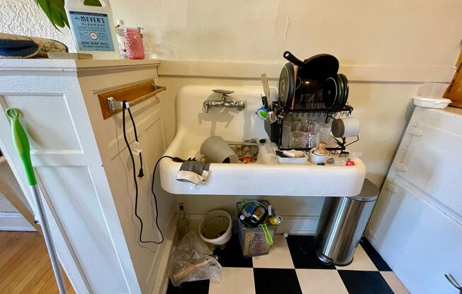 Studio, 1 bath, $895, Unit 304