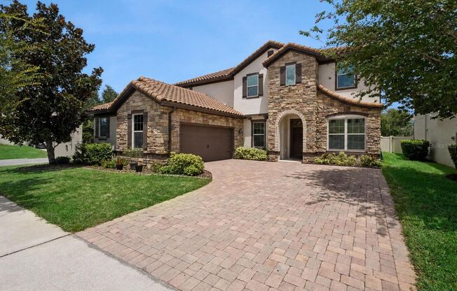 This spacious and charming 7-bedroom, 4.5-bathroom single-family home is located at 8701 Iron Mountain Trail Windermere, Florida 34786