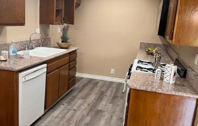 869 871 W WALNUT AVE