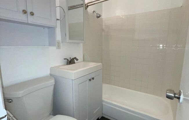 Studio, 1 bath, 300 sqft, $1,400, Unit 104