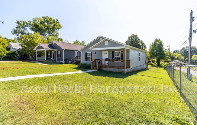 524 MIDLAKE DR NE