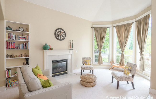 Lovely 4 Bedroom | 2.5 Bathroom Single Family Home | Corner Lot | Kaiser Woods Community