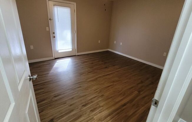 3 beds, 1 bath, 1,050 sqft, $1,125, Unit 350 D02