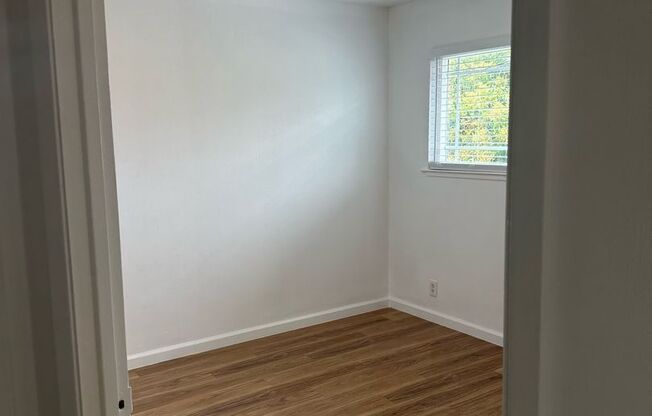 2 beds, 1 bath, $1,990, Unit 01