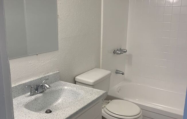 2 beds, 1 bath, 780 sqft, $1,050, Unit 207