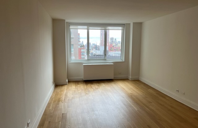 1 bed, 1 bath, $5,400, Unit 18A