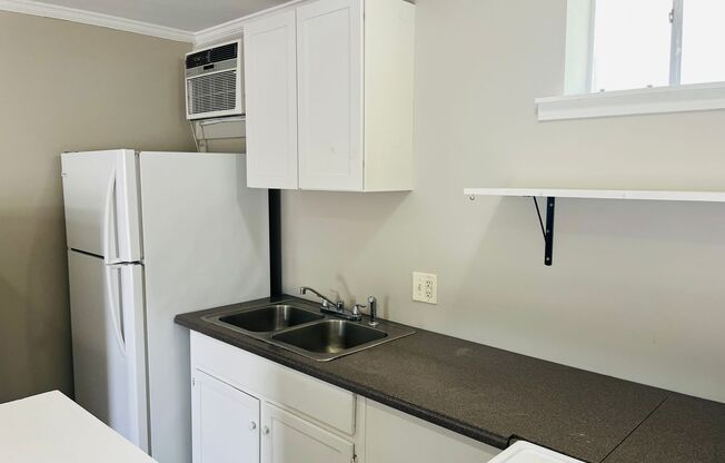 1 bed, 1 bath, $850, Unit 128 S Main Ave Unit 10