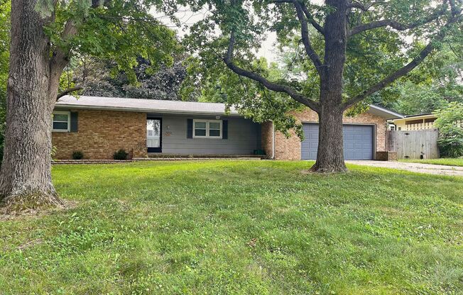 Gorgeous 3 Bedroom Home located near the new HYVEE!