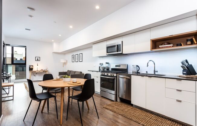 1 bed, 1 bath, 800 sqft, $3,300, Unit 316