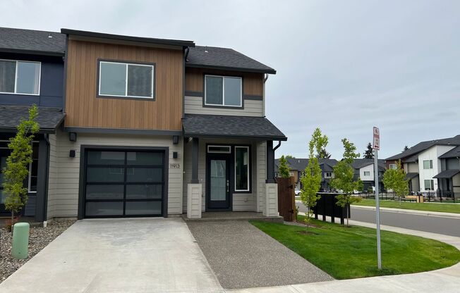 Builder Model End Unit Prairie Commons Luxury Townhome for Lease - 11913 NE 109th St