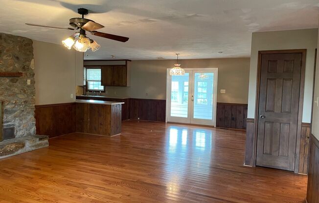 3 BED, 2 BATH HOME LOCATED IN DENTON