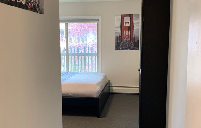 2 beds, 1 bath, $2,100