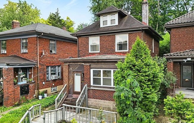 Renovated 4-Bedroom Apartment Near CMU, Pitt & Pittsburgh Hospitals!