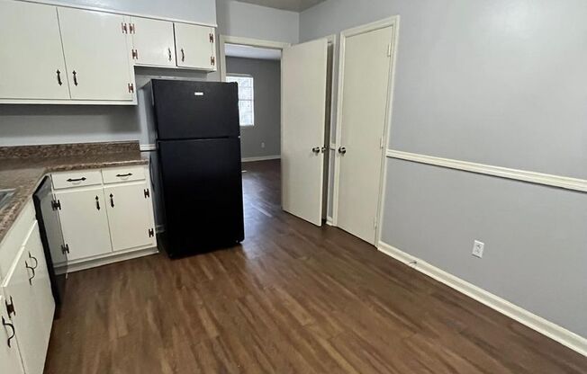 1 bed, 1 bath, 732 sqft, $815, Unit M-8