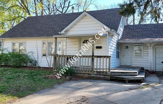 2020 SW WASHBURN AVE