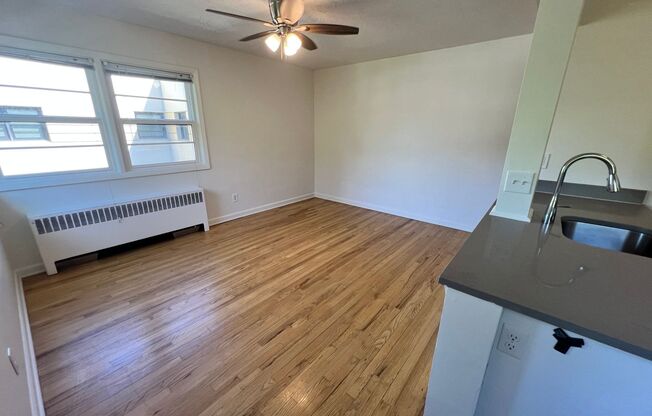 1 bed, 1 bath, 607 sqft, $1,425, Unit 404