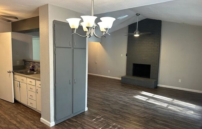 Walking Distance to the Domain / 15 minutes to Downtown / 2 bedroom & 2 baths