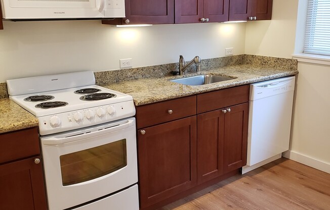 Studio, 1 bath, 410 sqft, $1,395, Unit 108