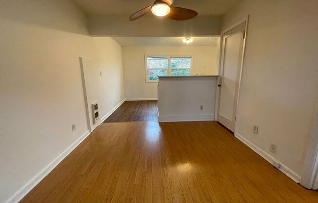 Cozy Woodlawn Studio with Full Kitchen