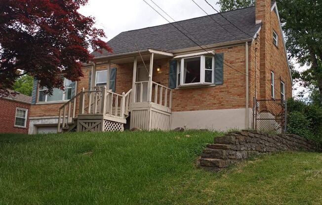 3 Bedroom 1 Bathroom with 4th bonus bedroom in basement Single Family House