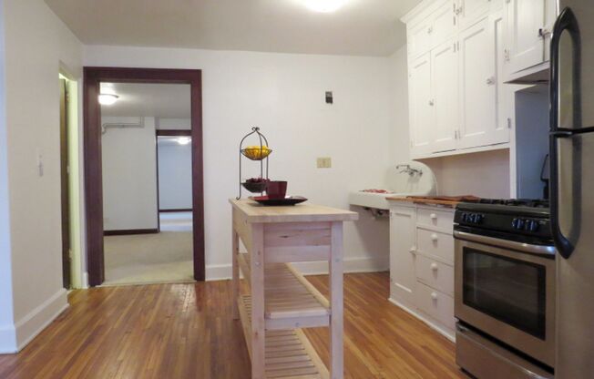 1 bed, 1 bath, 800 sqft, $1,195, Unit 616B2