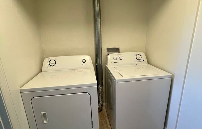 2 beds, 1 bath, 903 sqft, $1,290, Unit I-11