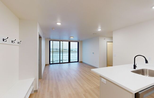 2 beds, 1 bath, 890 sqft, $1,180, Unit 1121-100