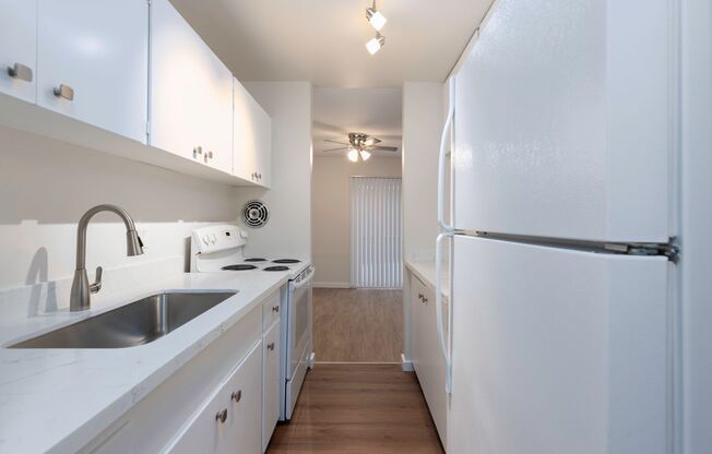 2 beds, 1 bath, 970 sqft, $2,395, Unit 009