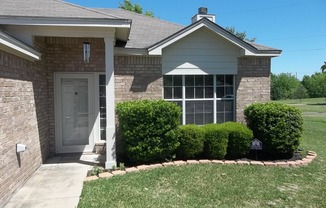 3 beds, 2 baths, $1,550